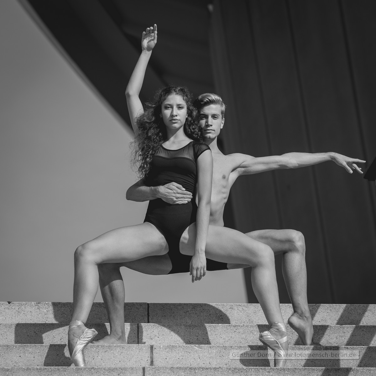 https://www.fotomensch-berlin.de/wp-content/uploads/2023/10/gd_0469-BallettKongressHauptbhf-Manuela-Terra-Rios-Vahrenkamp-und-Arturo-Lamolda-Mir-craw.jpg